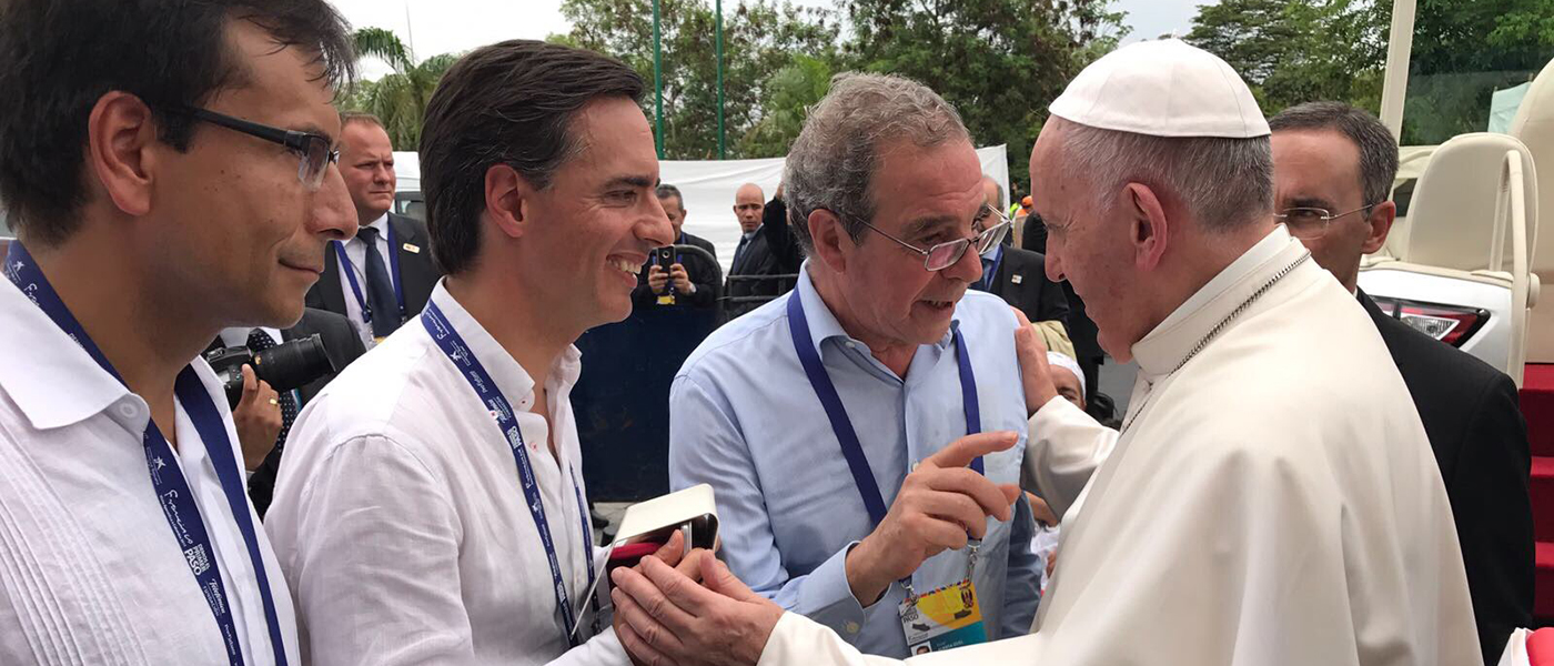 César Alierta presents to the Pope the Profuturo digital momentum to ‘Aulas en Paz’ in Colombia