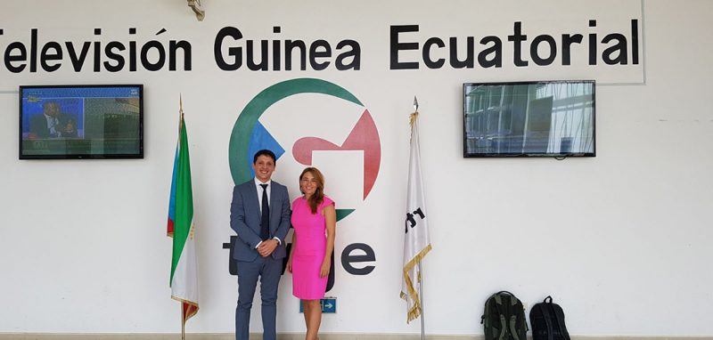 Los medios de comunicación ecuatoguineanos realizaron un importante seguimiento del proyecto, con la asistencia de cámaras de televisión tanto a la presentación con el Ministro de Educación como a alguna de las jornadas de formación impartidas a los profesores.