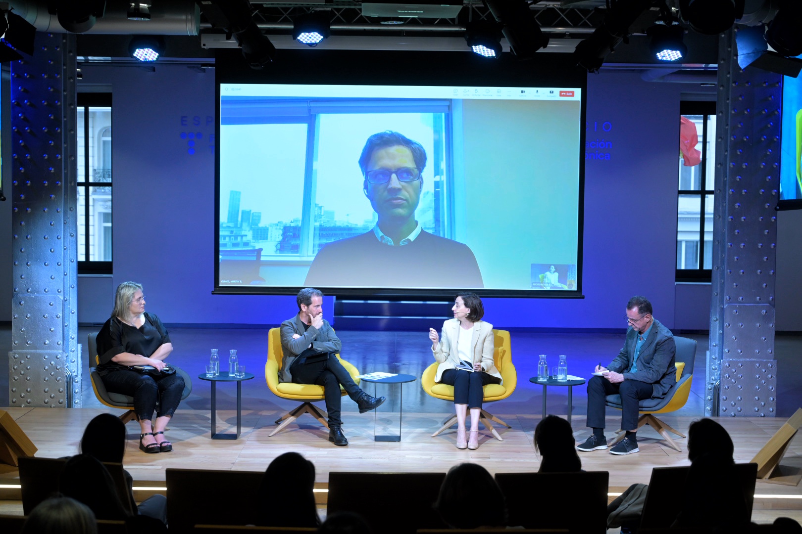La formación de los docentes en habilidades digitales: un reto para la IA en Latinoamérica