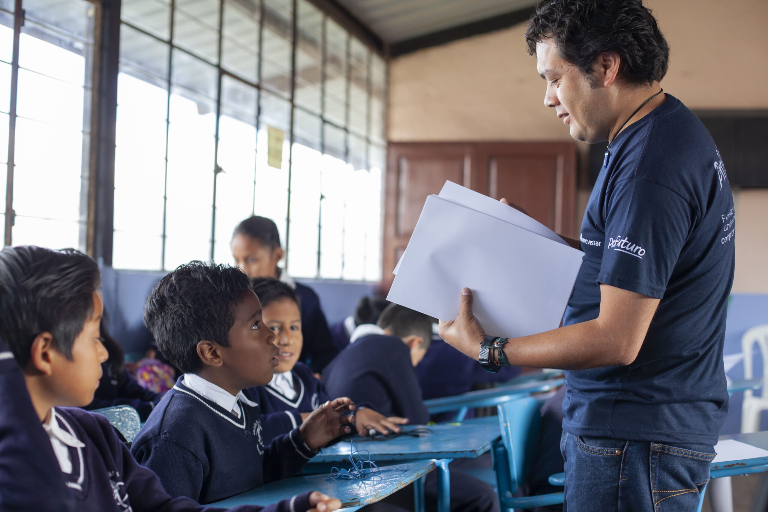 Día Internacional del Docente: historias de impacto que transforman la educación