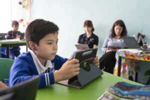 Visita conjunta de Iberia y ProFuturo a uno de sus centros educativos en México.