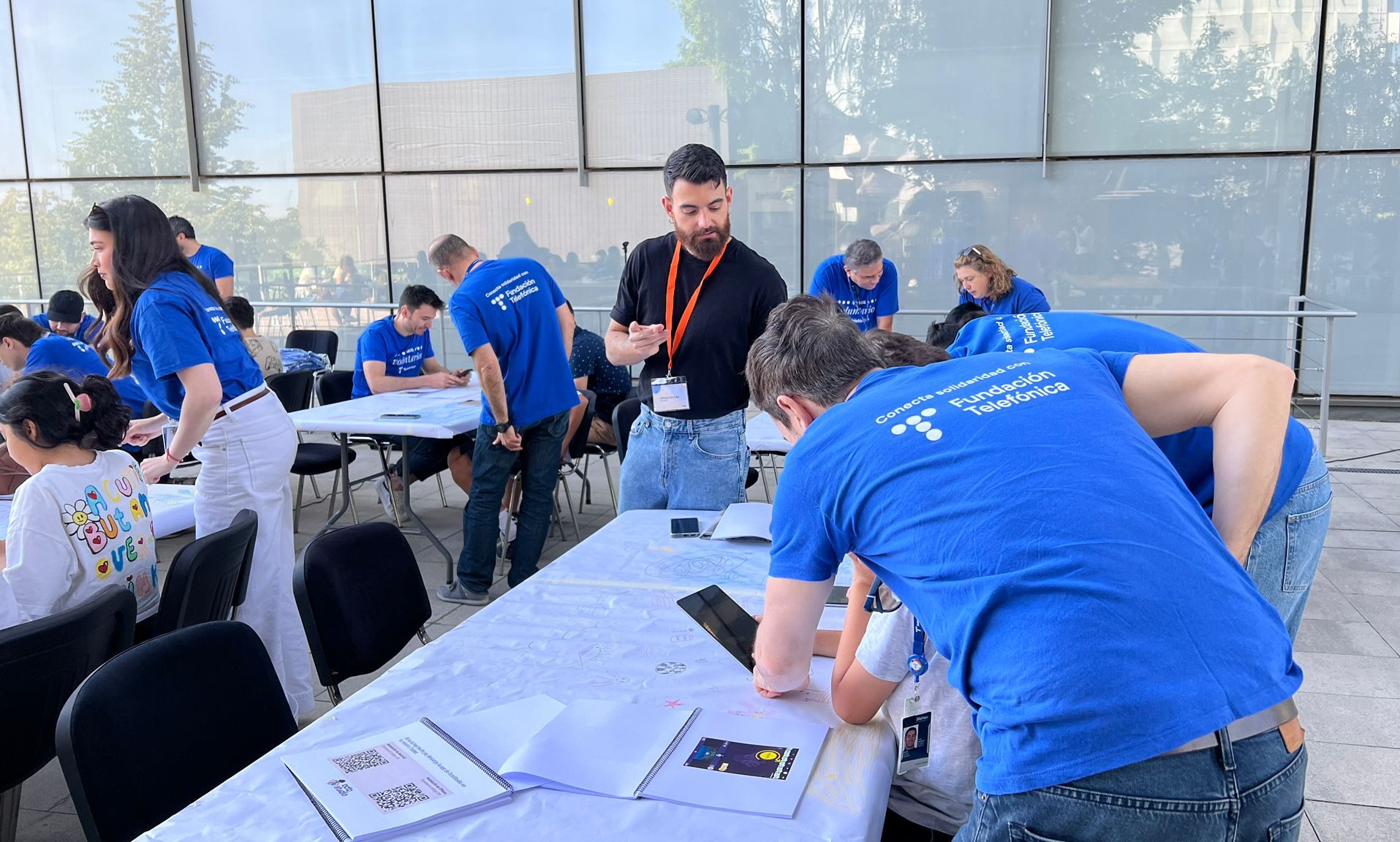 Pensamiento computacional y creatividad en el Día Internacional del Voluntariado de Telefónica